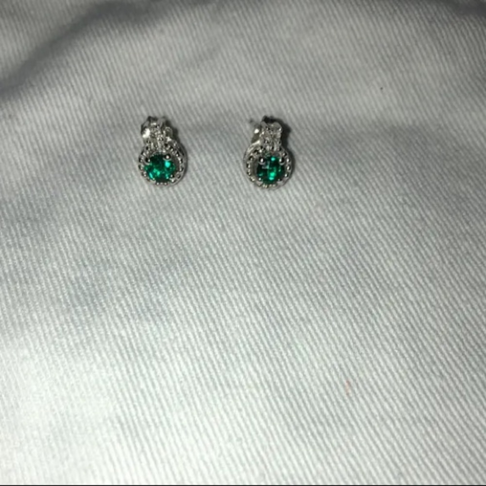 Emerald green earrings